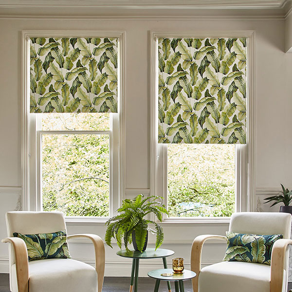 Leaf pattern roller blind